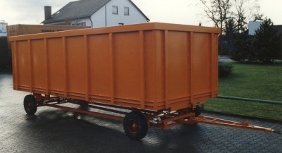 Baujahr 1984, 5 to, Anhänger m. Containeraufbau u. 4-Rad-Achsschenkellenkung 