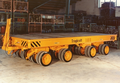 Baujahr 1984, 80 to, 8 gelenkte Pendelachsen mit Licht und Druckluftbremse